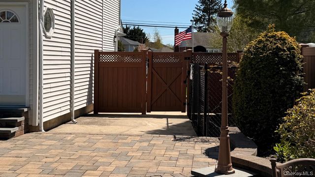 345 Oconnor Road, North Babylon, NY 11703