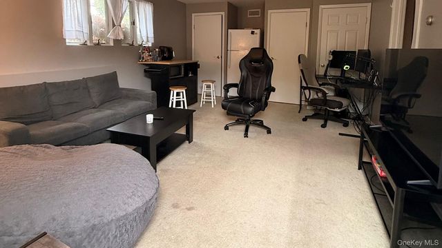 345 Oconnor Road, North Babylon, NY 11703
