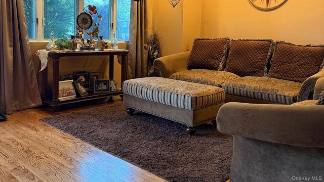 345 Oconnor Road, North Babylon, NY 11703