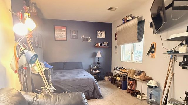 345 Oconnor Road, North Babylon, NY 11703