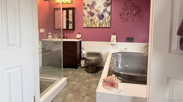 345 Oconnor Road, North Babylon, NY 11703