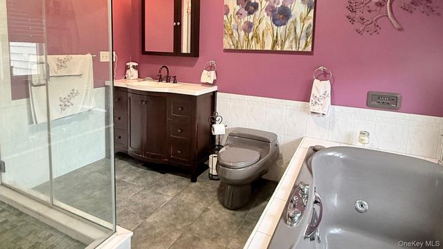 345 Oconnor Road, North Babylon, NY 11703