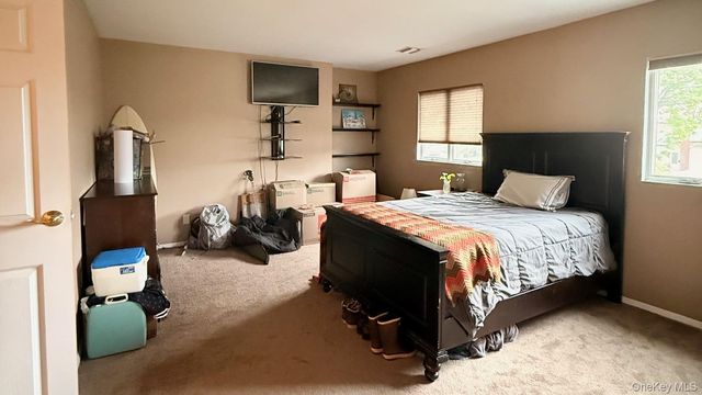 345 Oconnor Road, North Babylon, NY 11703