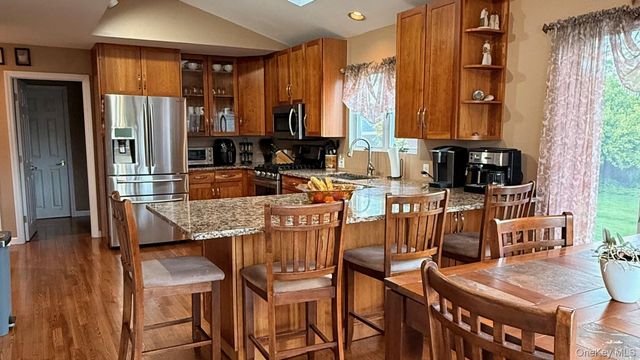 345 Oconnor Road, North Babylon, NY 11703