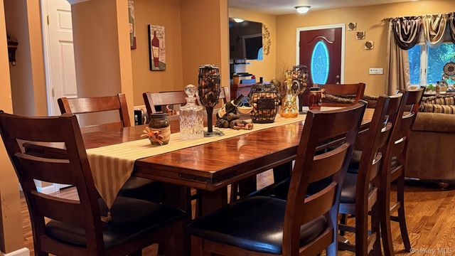 345 Oconnor Road, North Babylon, NY 11703
