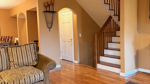 345 Oconnor Road, North Babylon, NY 11703
