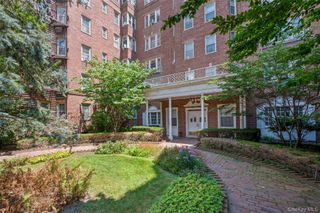 8449 168th Street 2U, Jamaica Estates, NY 11432