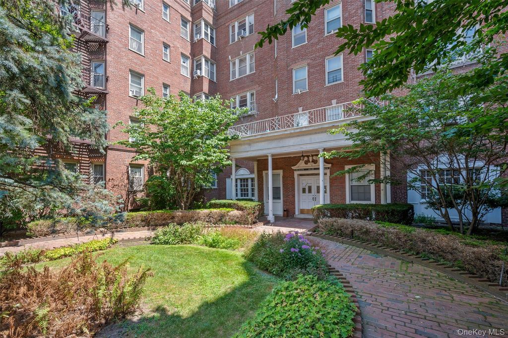 8449 168th Street 2U, Jamaica Estates, NY 11432