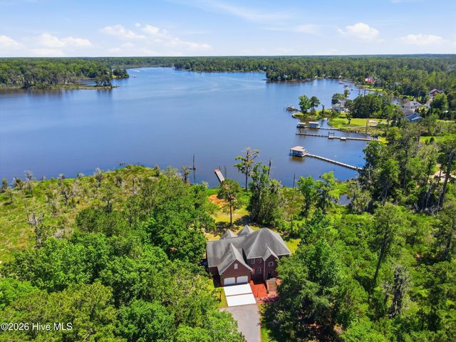 516 Long Point Road, Chocowinity, NC 27817