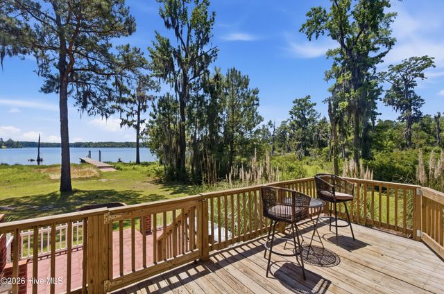 516 Long Point Road, Chocowinity, NC 27817