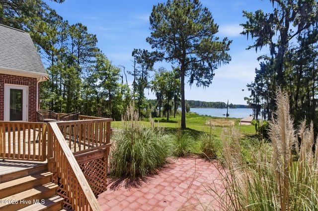 516 Long Point Road, Chocowinity, NC 27817