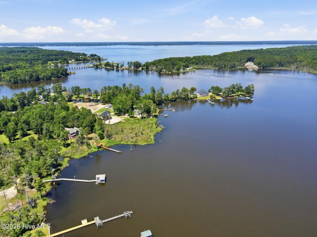 516 Long Point Road, Chocowinity, NC 27817