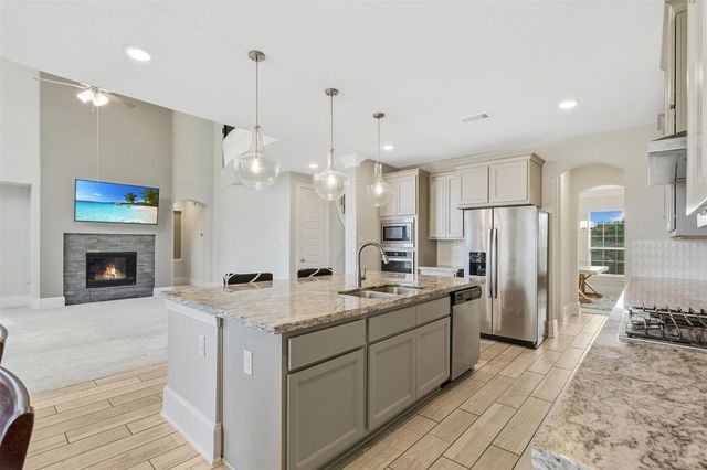 8915 Forest Side Drive, Missouri City, TX 77459