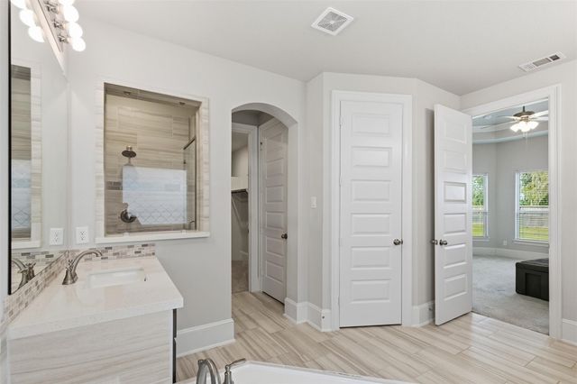 8915 Forest Side Drive, Missouri City, TX 77459