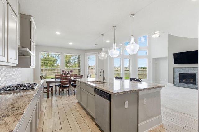 8915 Forest Side Drive, Missouri City, TX 77459