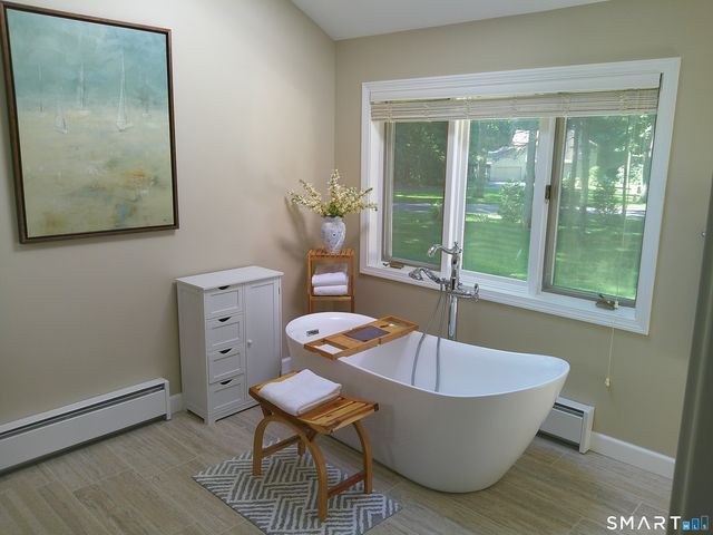 2 Cricket Lane, Simsbury, CT 06070
