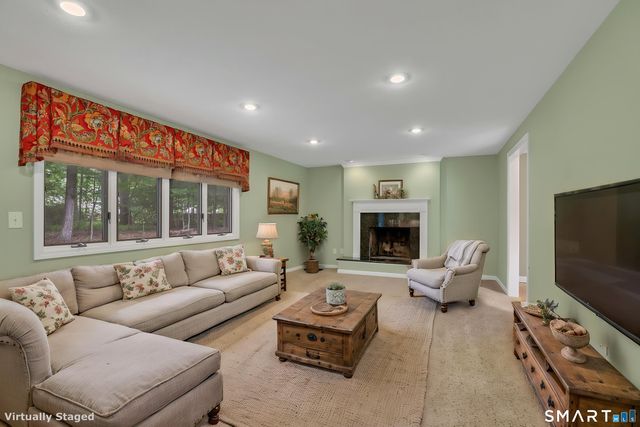 2 Cricket Lane, Simsbury, CT 06070