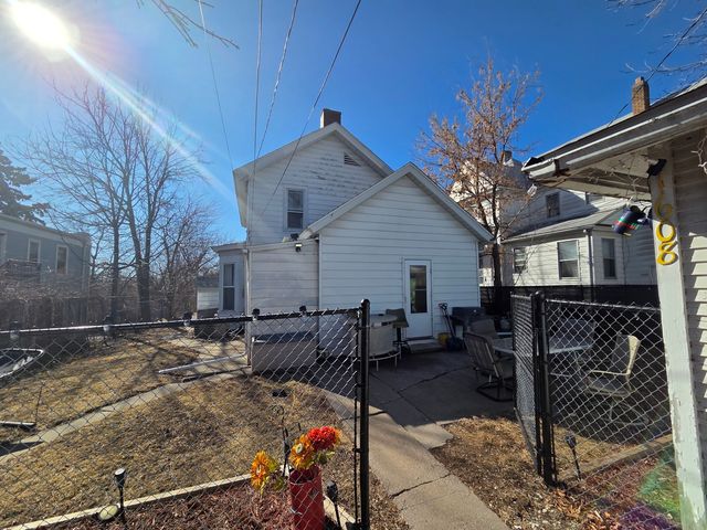 1608 E 12th Street, Davenport, IA 52803