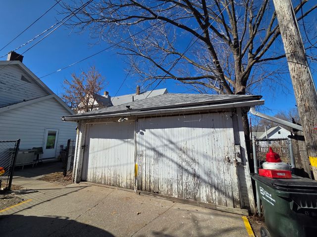 1608 E 12th Street, Davenport, IA 52803