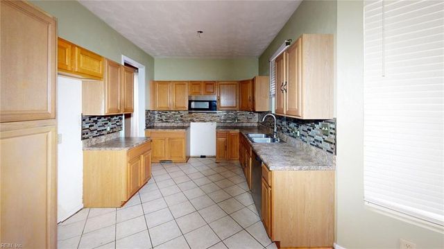 605 County ST, Suffolk, VA 23434