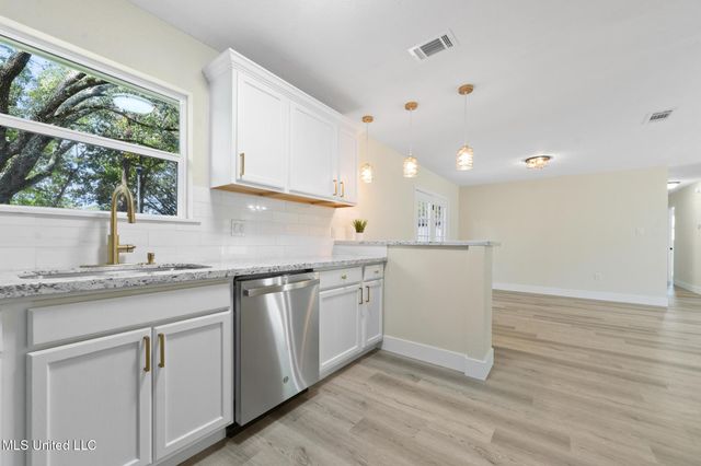 2617 State Street, Gautier, MS 39553