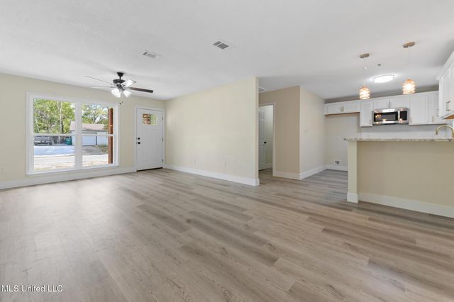 2617 State Street, Gautier, MS 39553