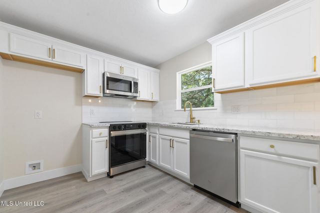 2617 State Street, Gautier, MS 39553