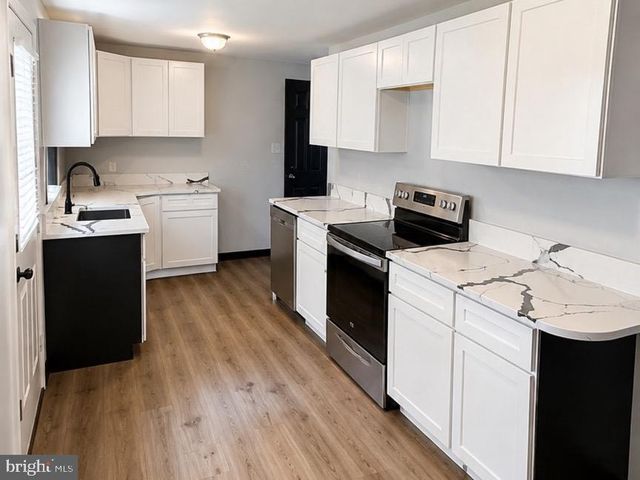 4928 SHEPHERDSTOWN RD, Martinsburg, WV 25404