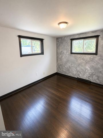 4928 SHEPHERDSTOWN RD, Martinsburg, WV 25404