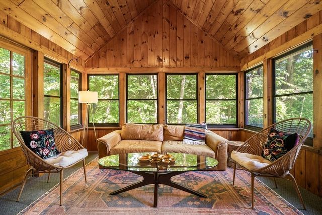 6 Lexington Cir, Holden, MA 01520