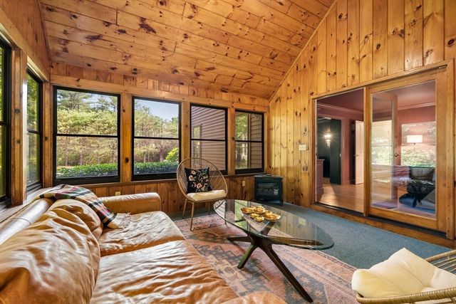 6 Lexington Cir, Holden, MA 01520