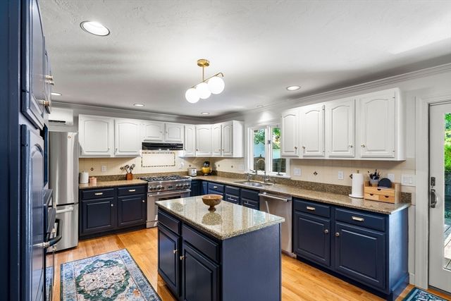 6 Lexington Cir, Holden, MA 01520