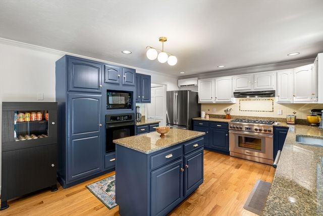 6 Lexington Cir, Holden, MA 01520