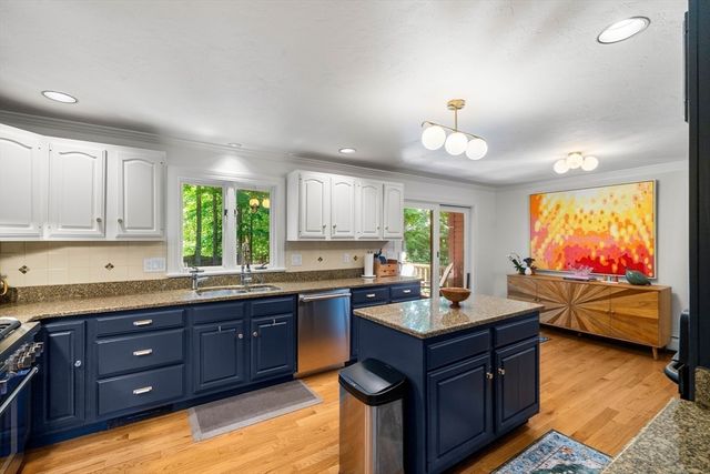 6 Lexington Cir, Holden, MA 01520