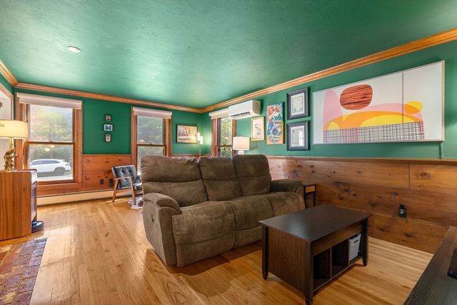 6 Lexington Cir, Holden, MA 01520