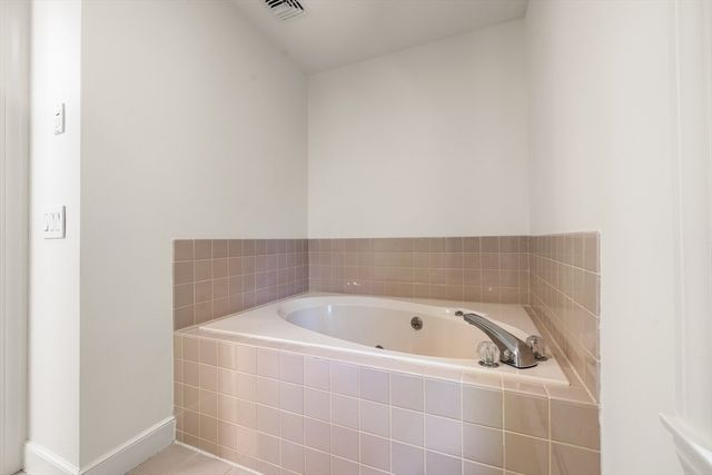 6 Lexington Cir, Holden, MA 01520
