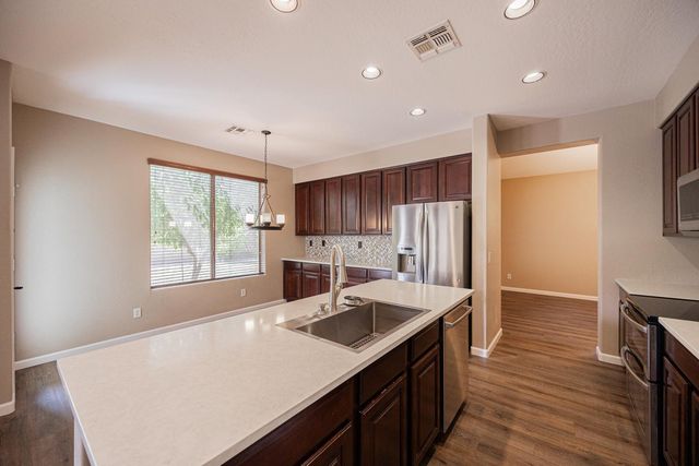 6539 W Jomax Road, Phoenix, AZ 85083