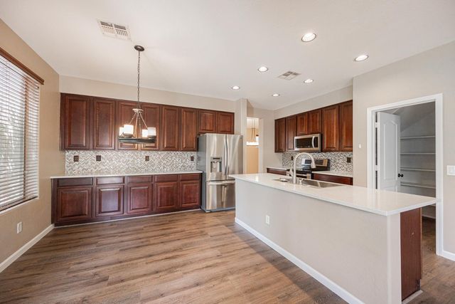 6539 W Jomax Road, Phoenix, AZ 85083