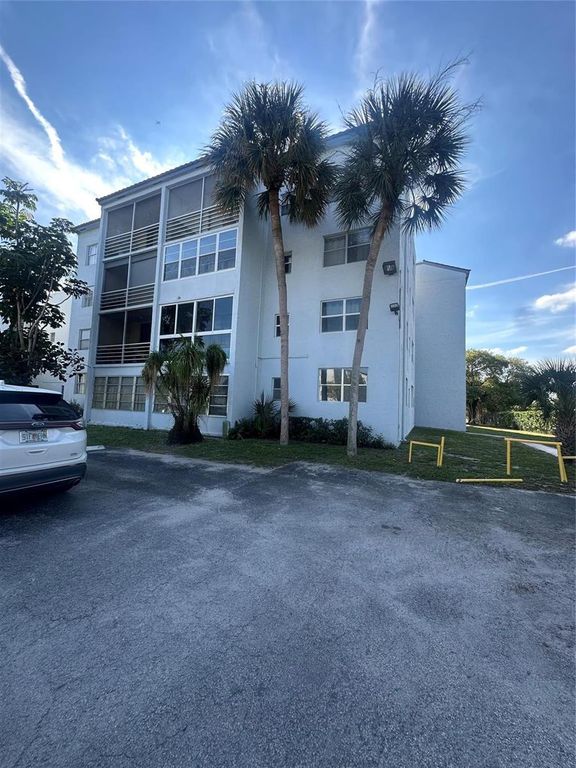 2800 Somerset Drive J107, Lauderdale Lakes, FL 33311