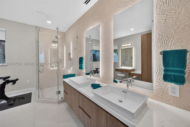 2126 Quail Roost Dr, Weston, FL 33327