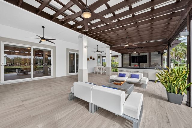 2126 Quail Roost Dr, Weston, FL 33327