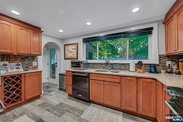 730 River Road, Teaneck, NJ 07666