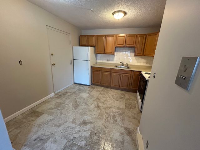 24 Pond St B, Quincy, MA 02169