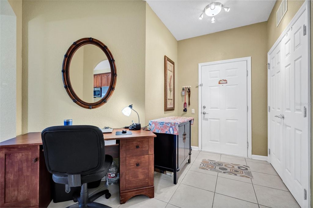 Image 4 of property listing at 4114 BREAKVIEW DR DRIVE 10602, Orlando, FL 32819