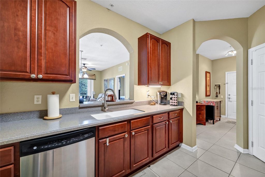 Image 5 of property listing at 4114 BREAKVIEW DR DRIVE 10602, Orlando, FL 32819