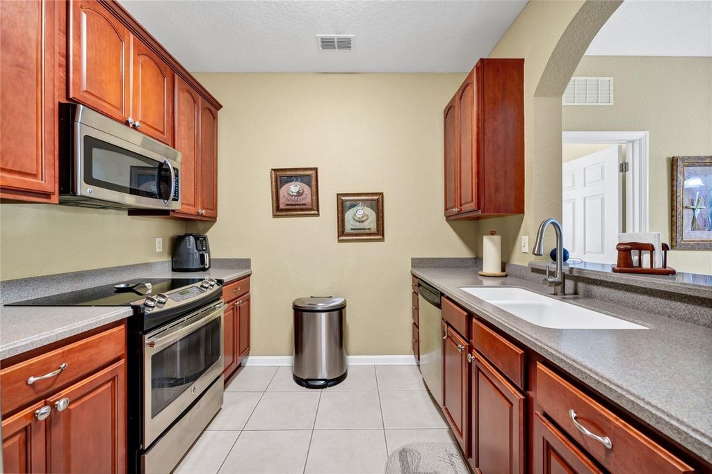 Image 6 of property listing at 4114 BREAKVIEW DR DRIVE 10602, Orlando, FL 32819