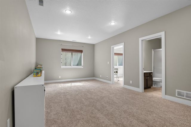 2706 Kingston Drive, Ames, IA 50010