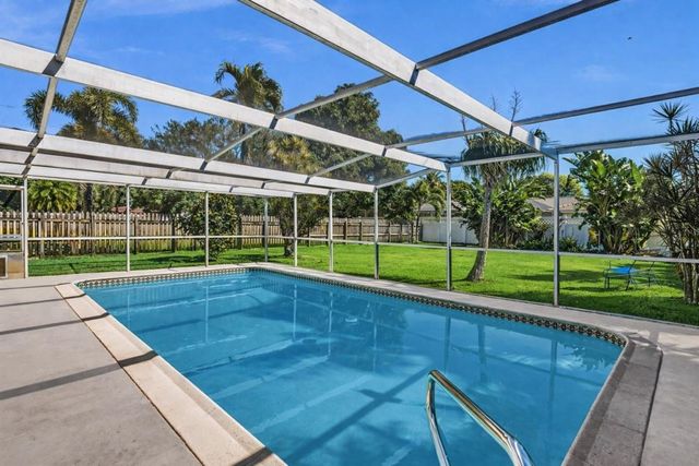 895 NW 87th Avenue, Coral Springs, FL 33071