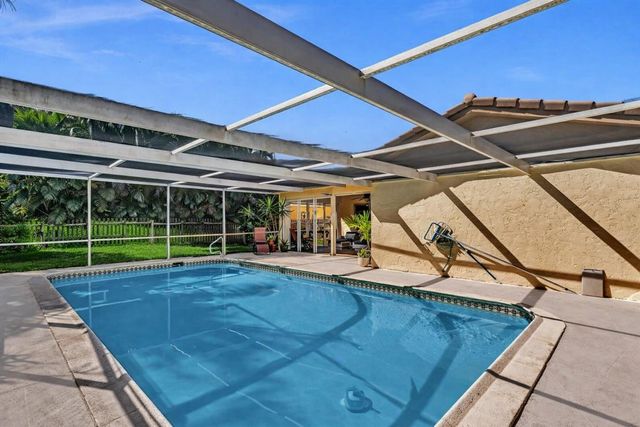 895 NW 87th Avenue, Coral Springs, FL 33071