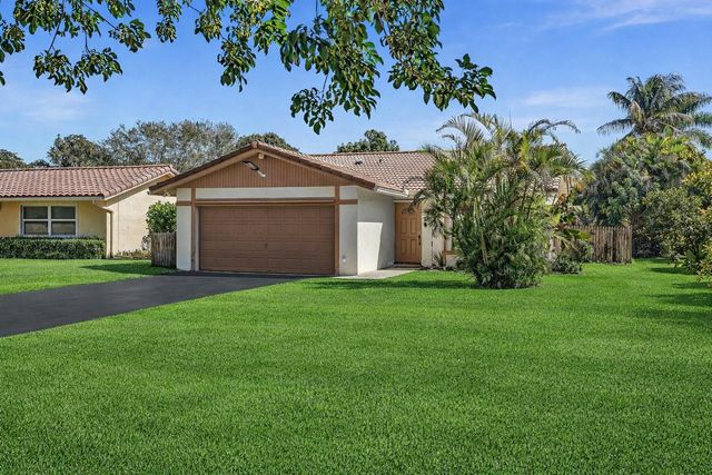 895 NW 87th Avenue, Coral Springs, FL 33071